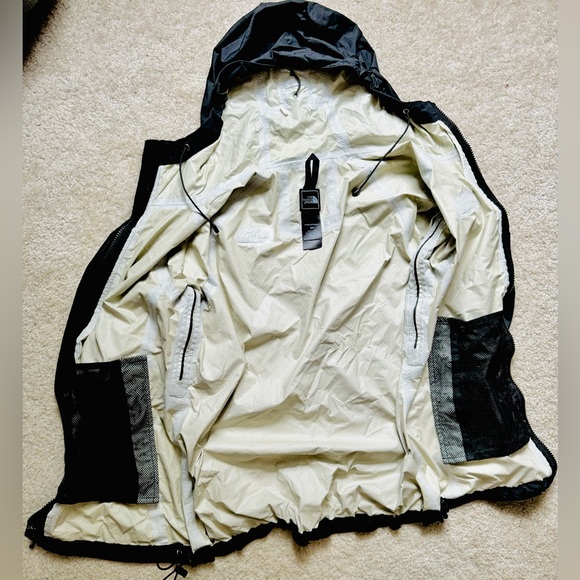 The North Face | Women’s Rain Jacket | Small | Black | Unlined - Picture 6 of 6